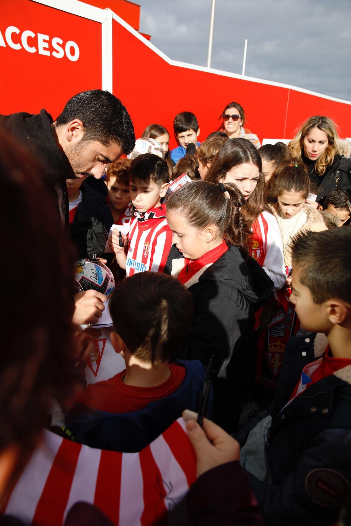 En imágenes: Así fue el encuentro entre aficionados y jugadores del Sporting