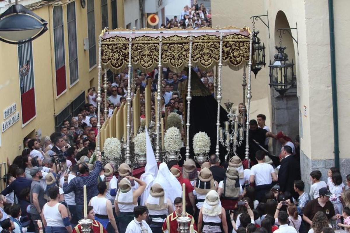 Lunes Santo primaveral para albergar una simbiosis de marchas y silencio