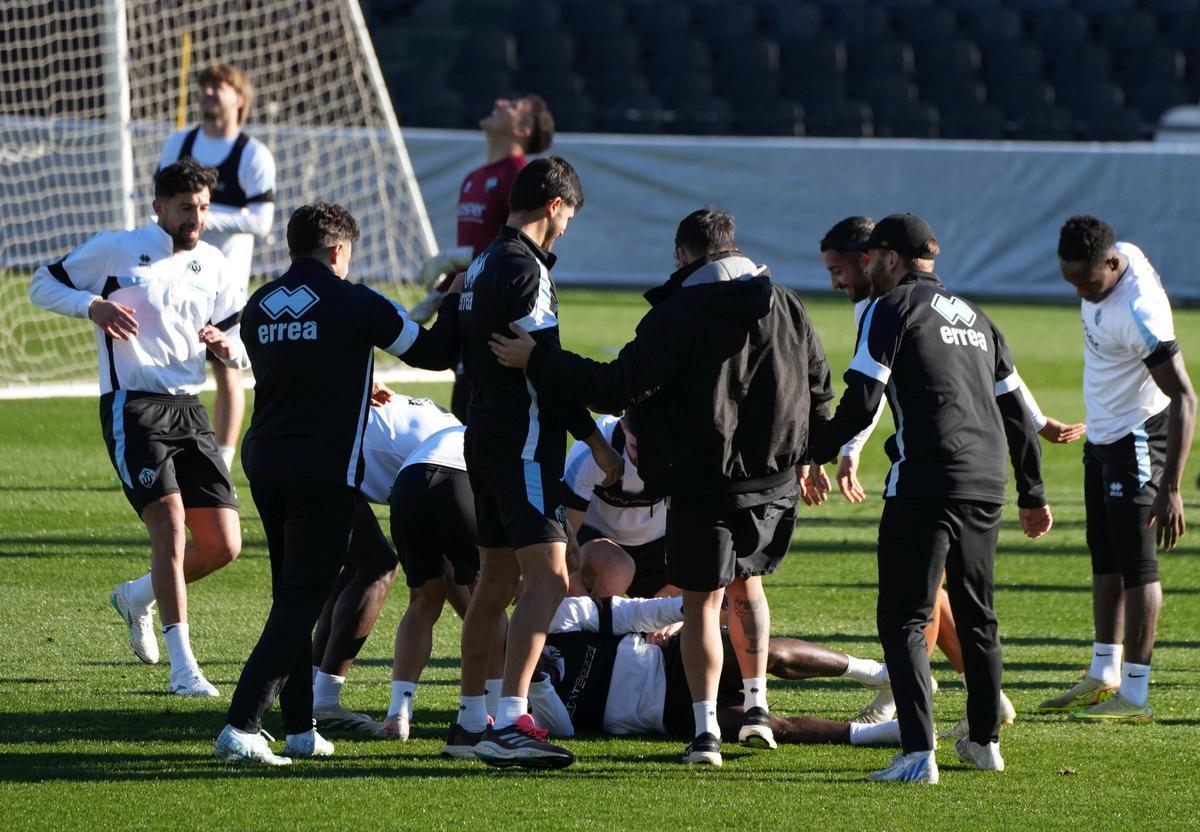 Galería | El entrenamiento del CD Castellón en imágenes, con el Leganés entre ceja y ceja