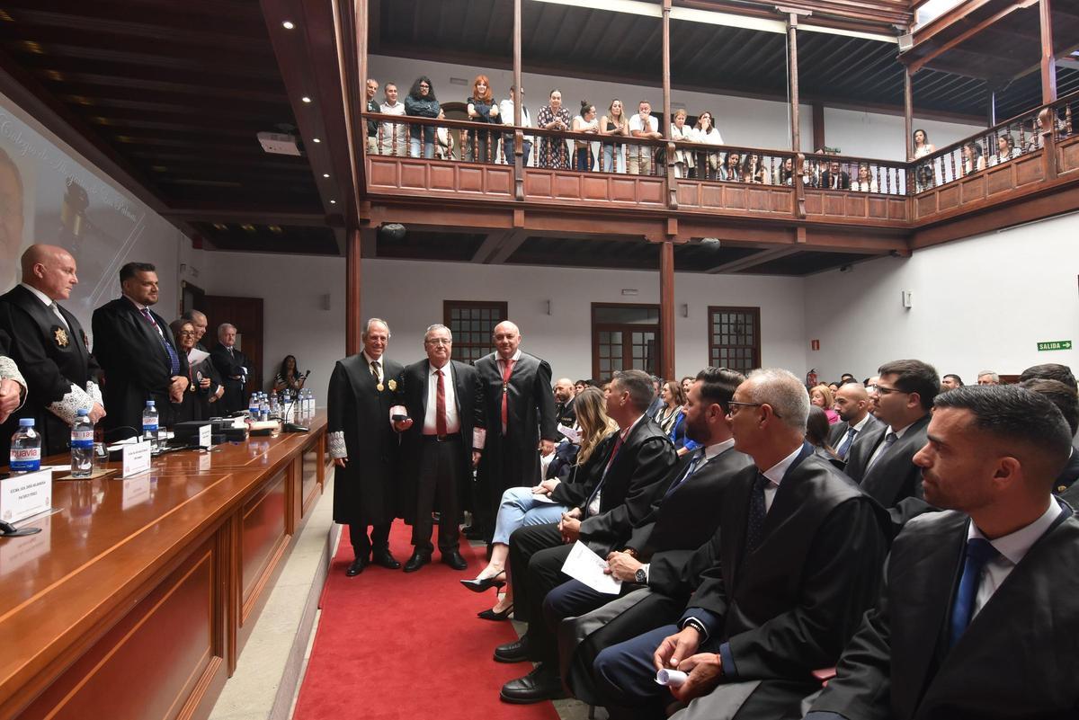 El Ilustre Colegio de Abogados de Las Palmas celebra la jura de nuevos letrados y homenajea a sus colegiados con 25 y 50 años de trayectoria