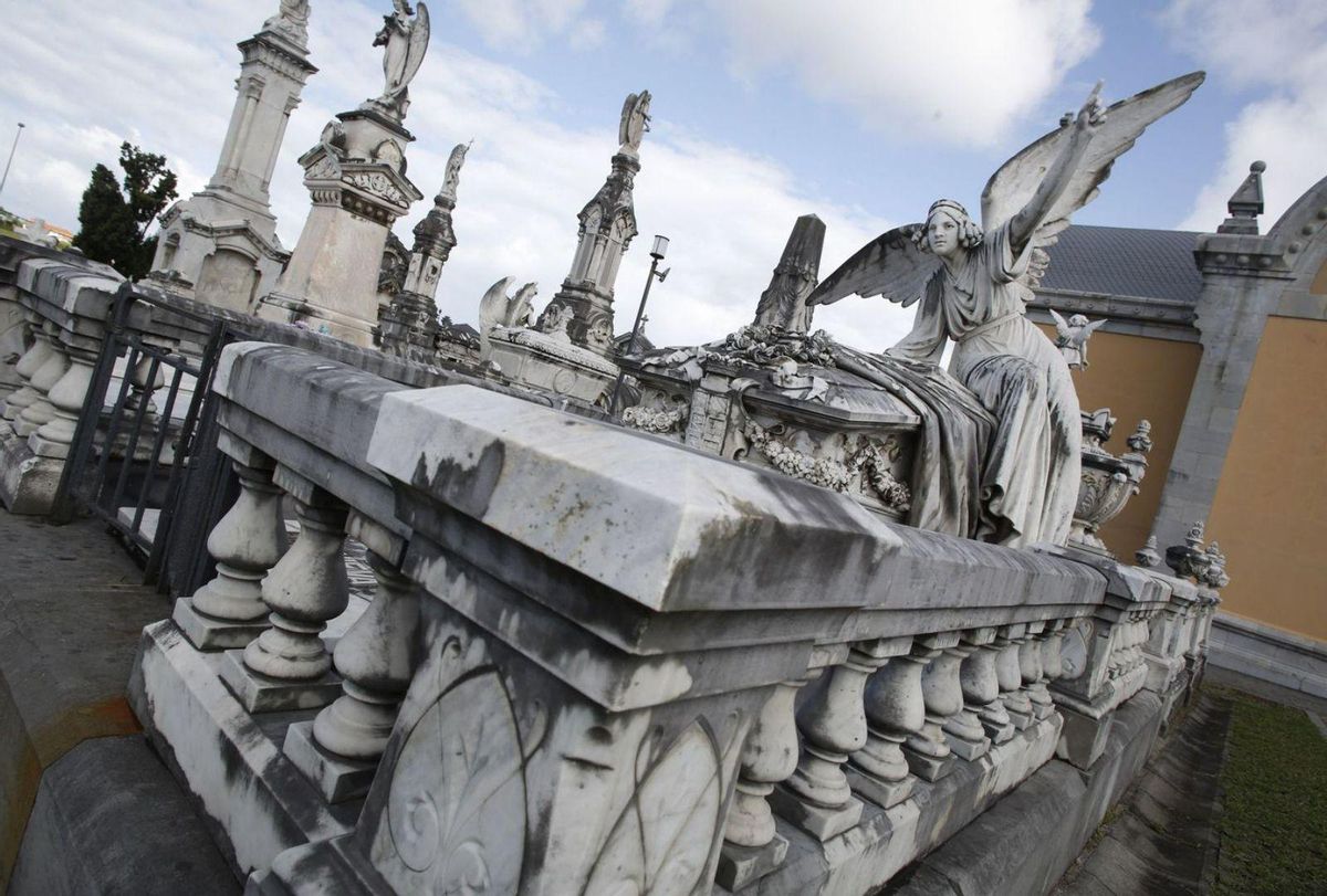 Estado en el que se encontraba el panteón de los marqueses de San Juan de Nieva en 2017.