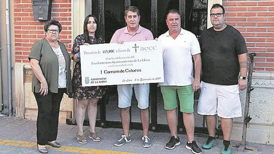 Entregan un cheque contra el cáncer de 415 euros