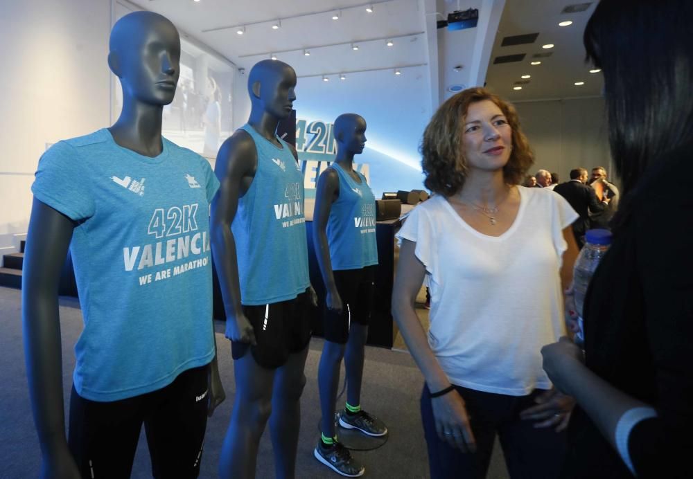 Presentación camisetas Maratón Valencia Trinidad A