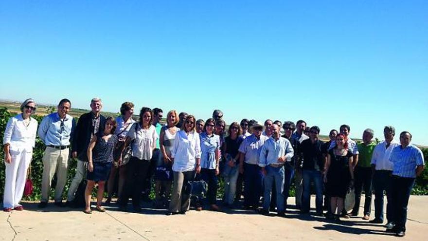 Psiquiatras de diferentes ciudades visitan la bodega Liberalia