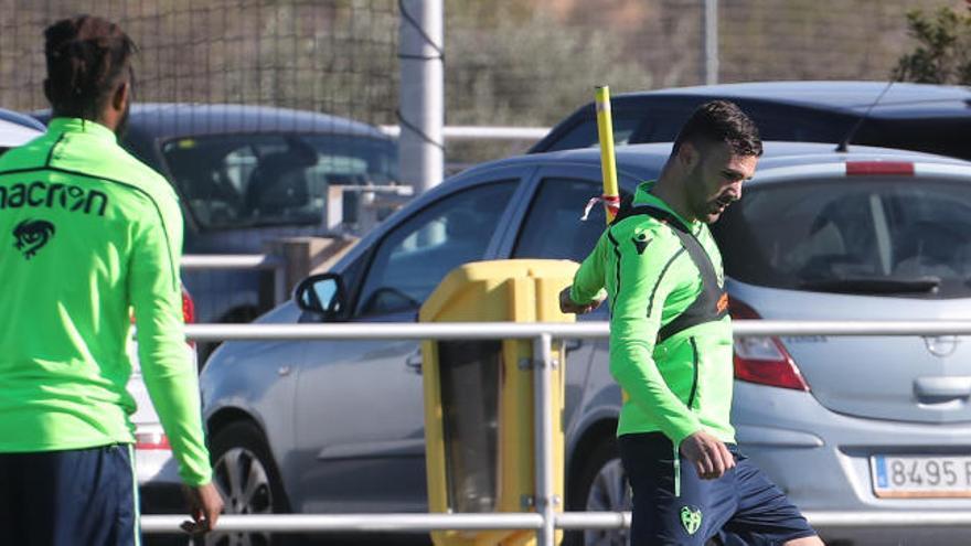 Sadiku ya toca balón en la recta final de su recuperación.