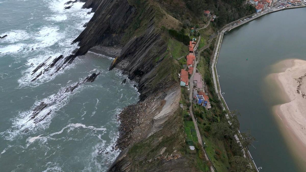VÍDEO: El argayu de Ribadesella, desde el aire