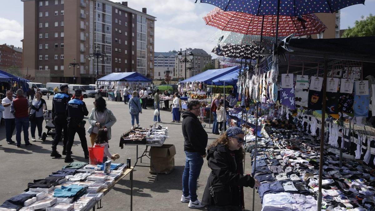 El mercadillo de La Corredoria.