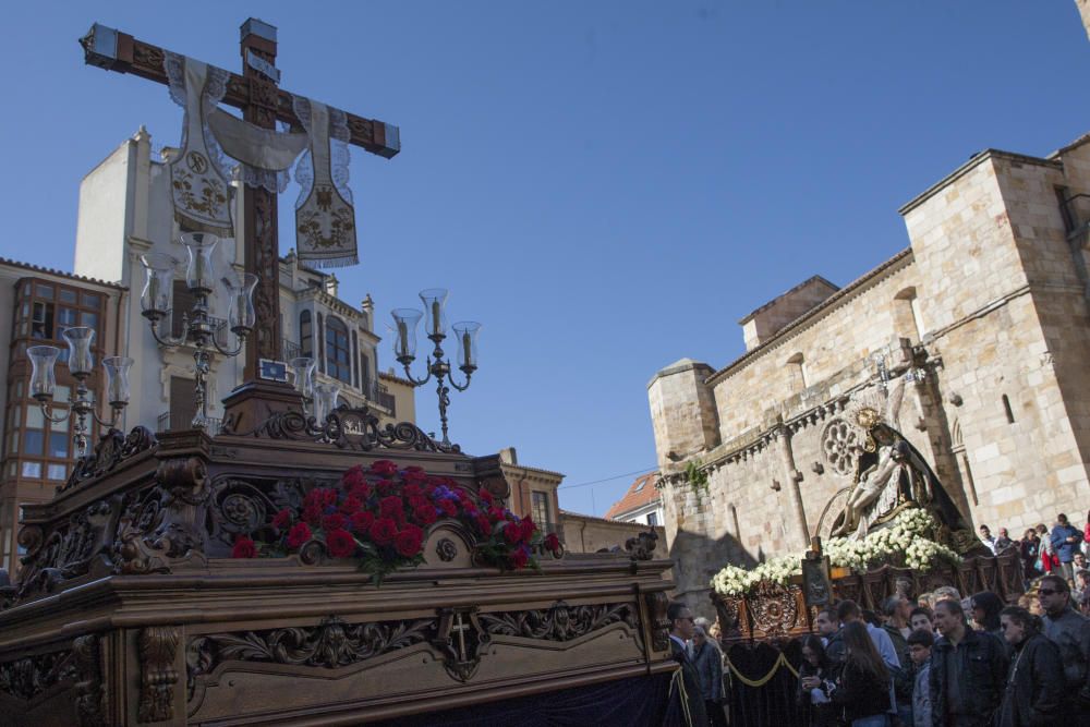 Las imágenes del Vía Crucis extraordinario