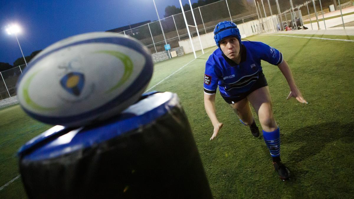 Elisabet Grané, en el campo de rugby del Sant Cugat.