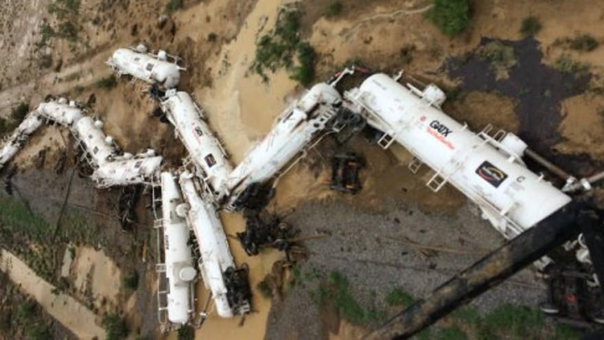 Descarrila un tren cargado con ácido sulfúrico en Australia