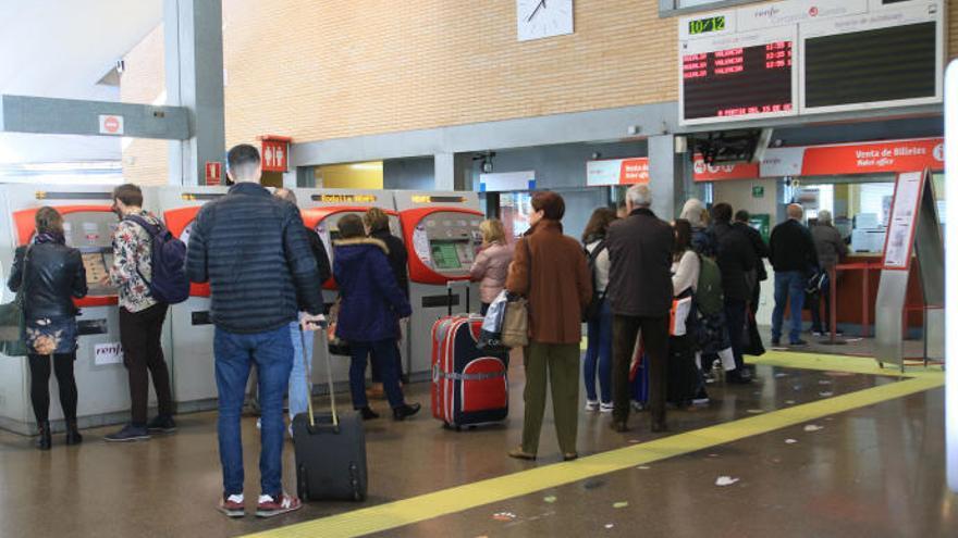 La huelga en Renfe suspende 18 trenes de larga distancia y alta velocidad en la Comunitat