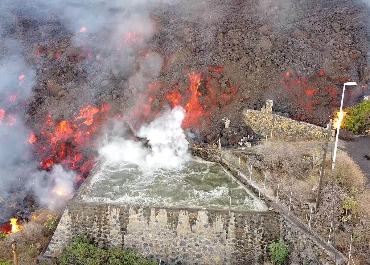 Erupción volcánica en La Palma | La lava se acerca lentamente al mar