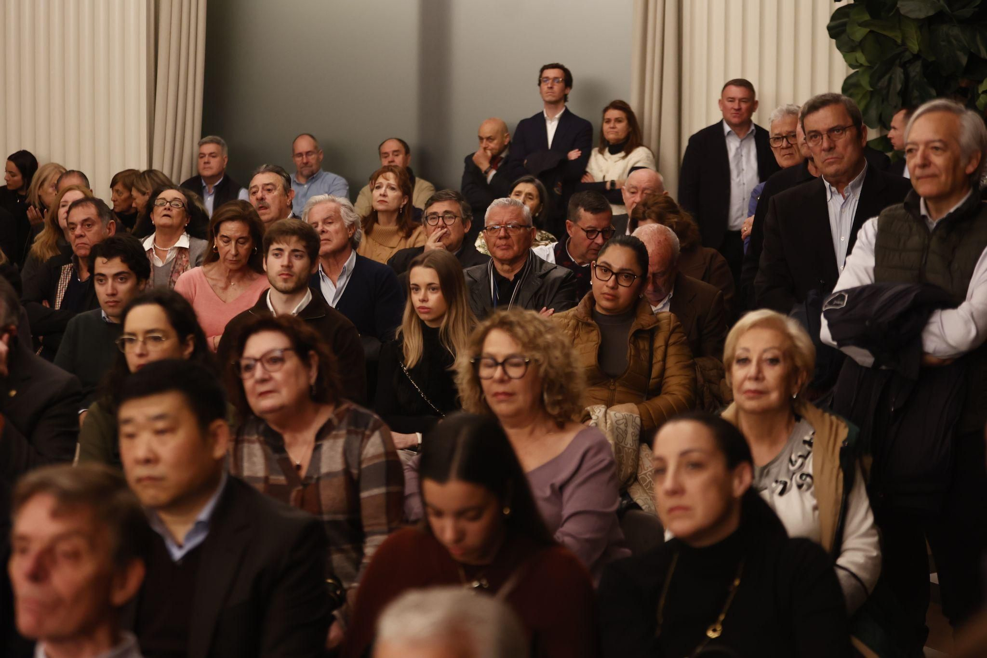 Los asistentes a la presentación del libro de Francisco Camps en un hotel de València