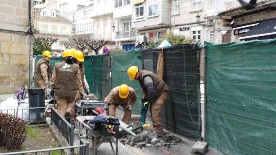 Una de las obras en O Carballiño ejecutada por el obradoiro. // FdV