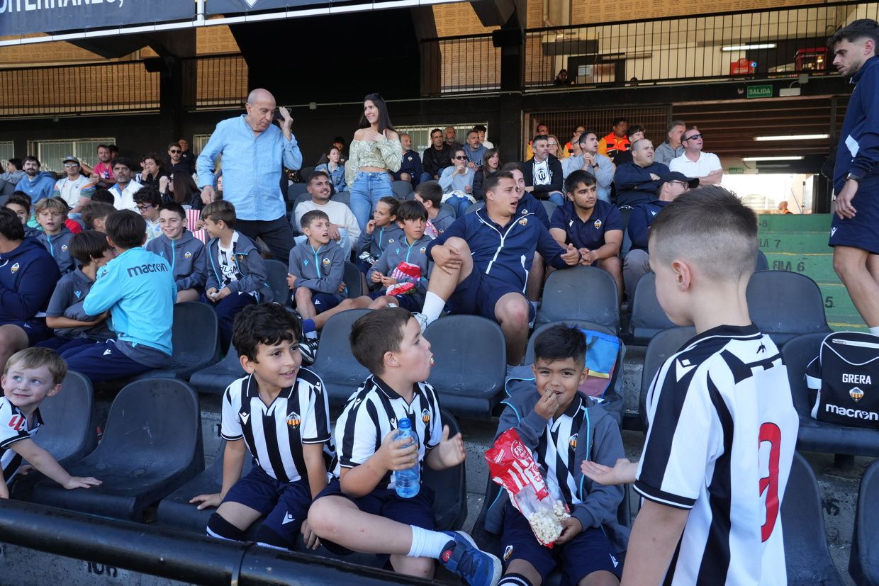 ¡Las mejores imágenes de la celebración del ascenso a Segunda Federación del Castellón B!