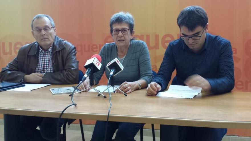 Tres dels 5 regidors de Junts per Banyoles, amb la portaveu al centre.