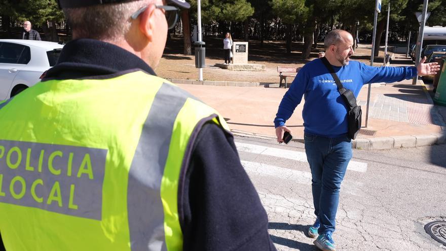 Localizan en Petrer a un bebé en pañales andando solo por la calle