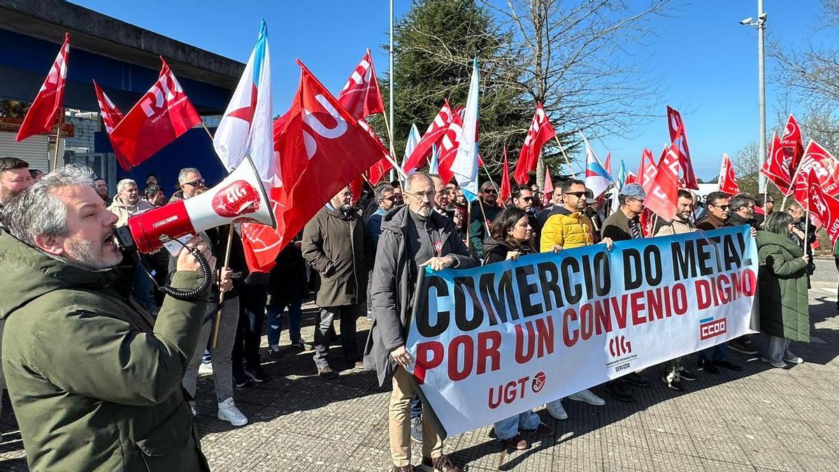 Los trabajadores del comercio del metal claman a las puertas del Ifevi ...