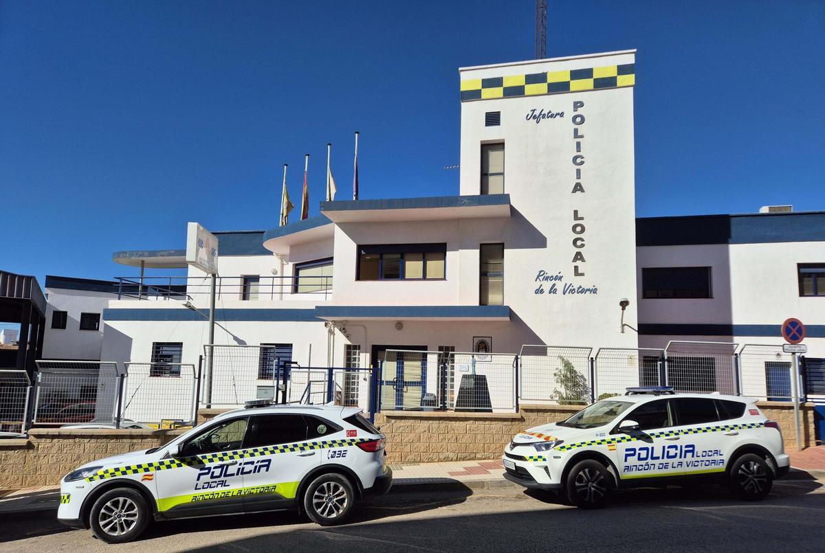 Cinco nuevos vehículos híbridos enchufables para la Policía Local de Rincón de la Victoria