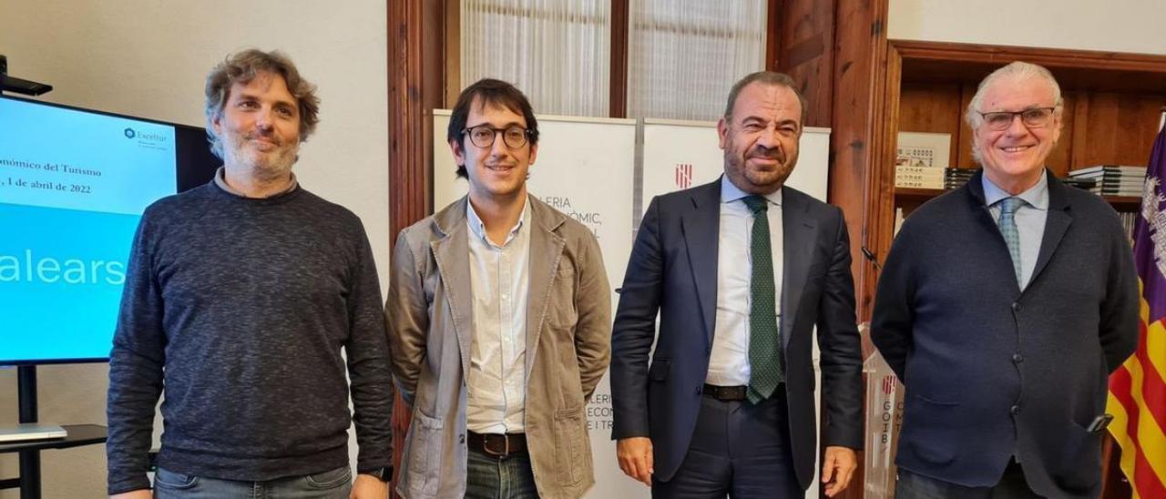 Xisco Mateu (Aetib), Negueruela, Gabriel Escarrer y José Luis Zoreda (Exceltur), en la Conselleria. | GOIB