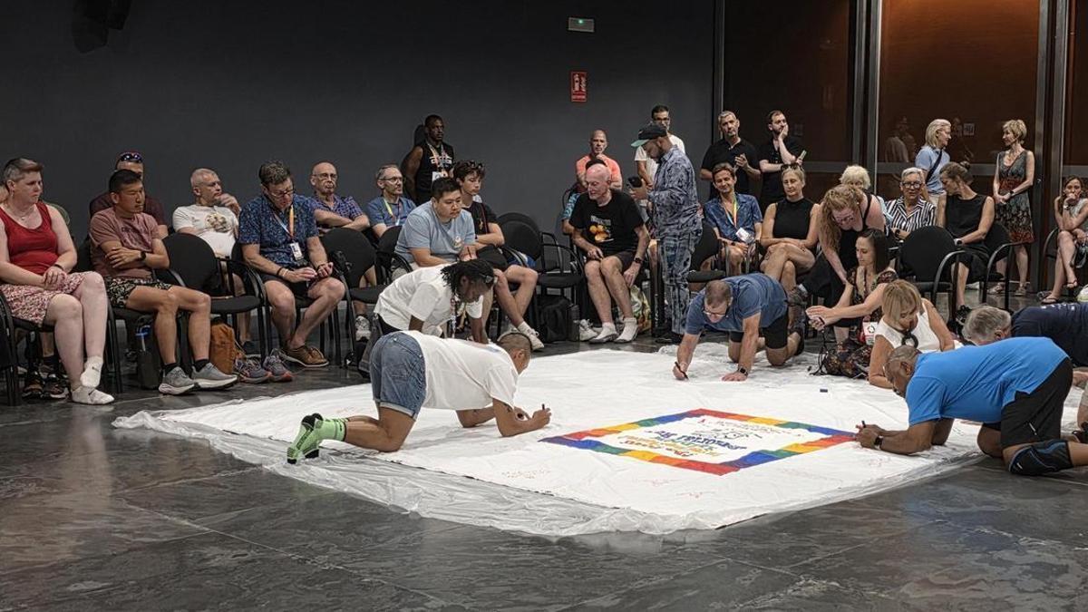 Momento del homenaje a los activistas LGTBIQ+