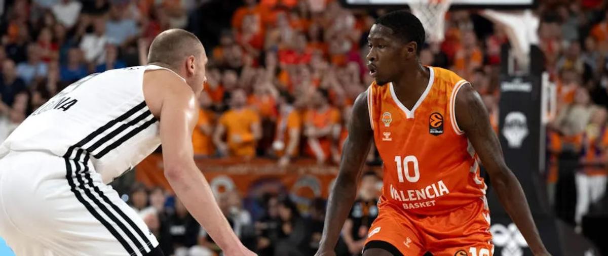 Omari Moore, en el estreno de Euroliga en el Roig Arena ante la Virtus