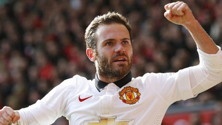 Mata ilumina al United en Anfield