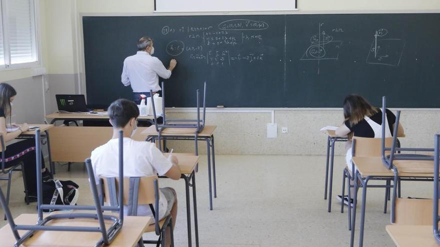 La Xunta se plantea el uso obligatorio de la mascarilla en los colegios