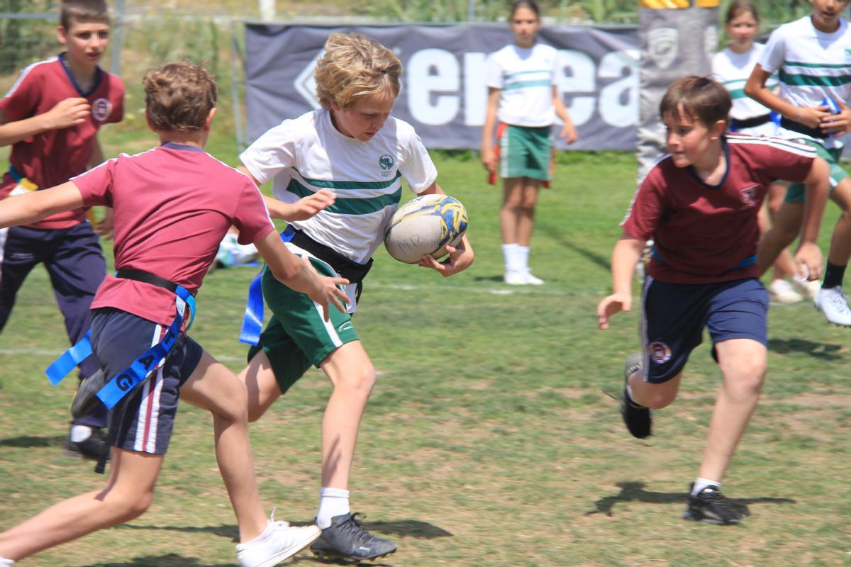 Un partido de rugby entre escolares desarrollado en Marbella.