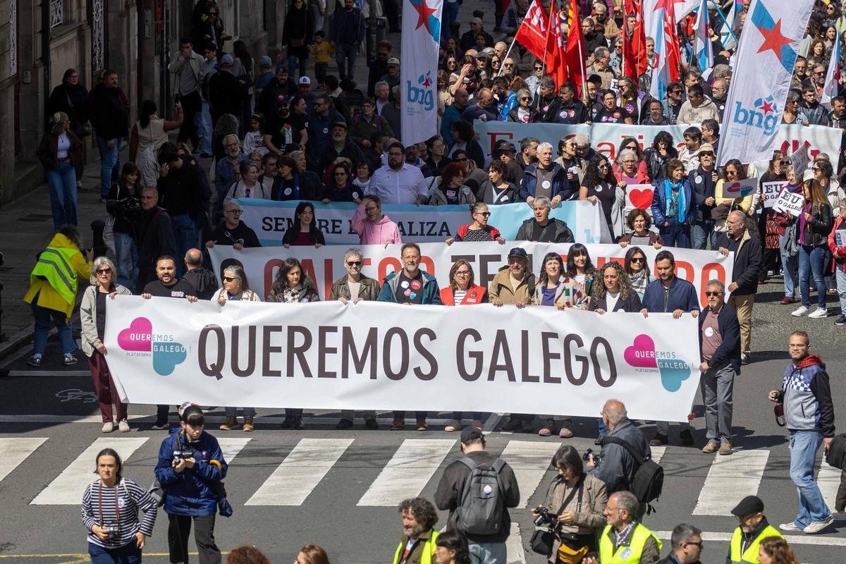 O galego inunda Santiago nun 17 de maio de reivindicación e festa: "Begoña Caamaño tería estado aquí con nós"