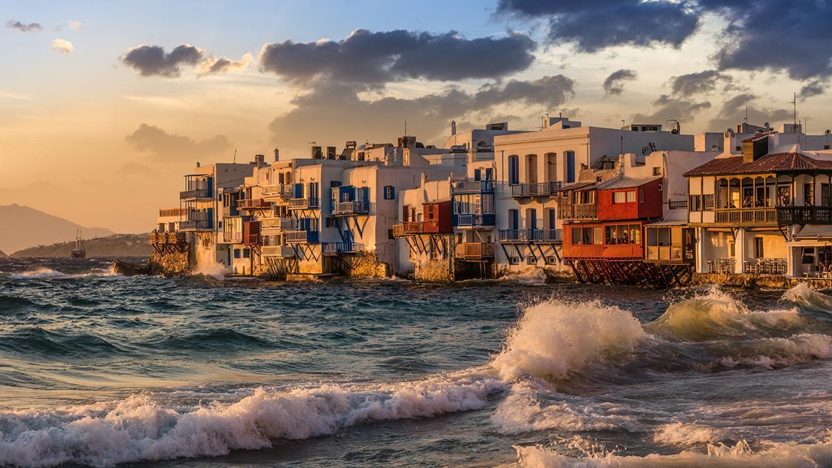 Little Venice, en Mykonos, muestra la cara más fotogénica de la isla al borde del mar.