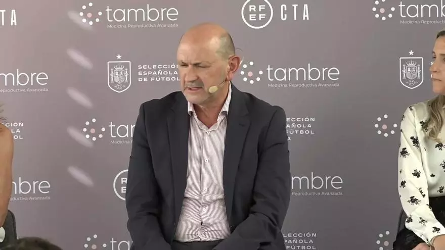 Rafael Louzán tras confirmar el convenio con Tambre : "Nuestro objetivo es proporcionarles los mejores recursos deportivos posibles".