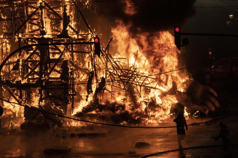 Así ha sido la cremà de la falla municipal