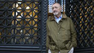 El escritor Arturo Pérez-Reverte, en la sede de la RAE 