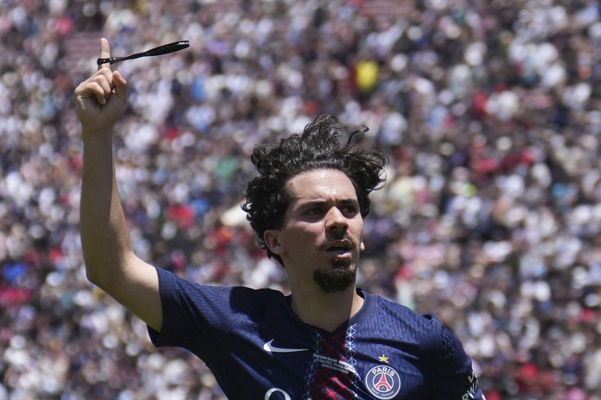 Paris Saint-Germains Vitinha celebrates scoring his sides second goal during the Club World Cup group B soccer match between PSG and Atletico Madrid in Pasadena, Calif., Sunday, June 15, 2025. (AP Photo/Jae Hong) Associated Press/LaPresse. EDITORIAL USE ONLY/ONLY ITALY AND SPAIN