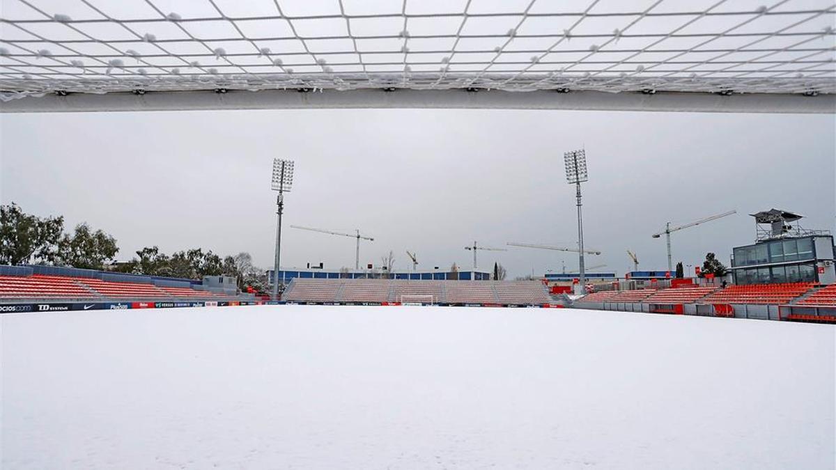 La nieve cubría los campos de la Ciudad Deportiva del Atlético esta mañana