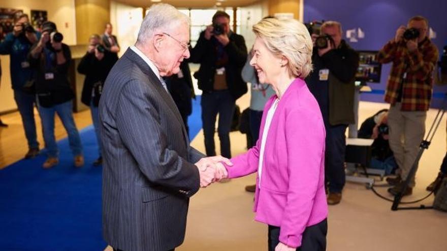 Von der Leyen tiende la mano al enviado de Trump para Ucrania para garantizar una &quot;paz justa y duradera&quot;