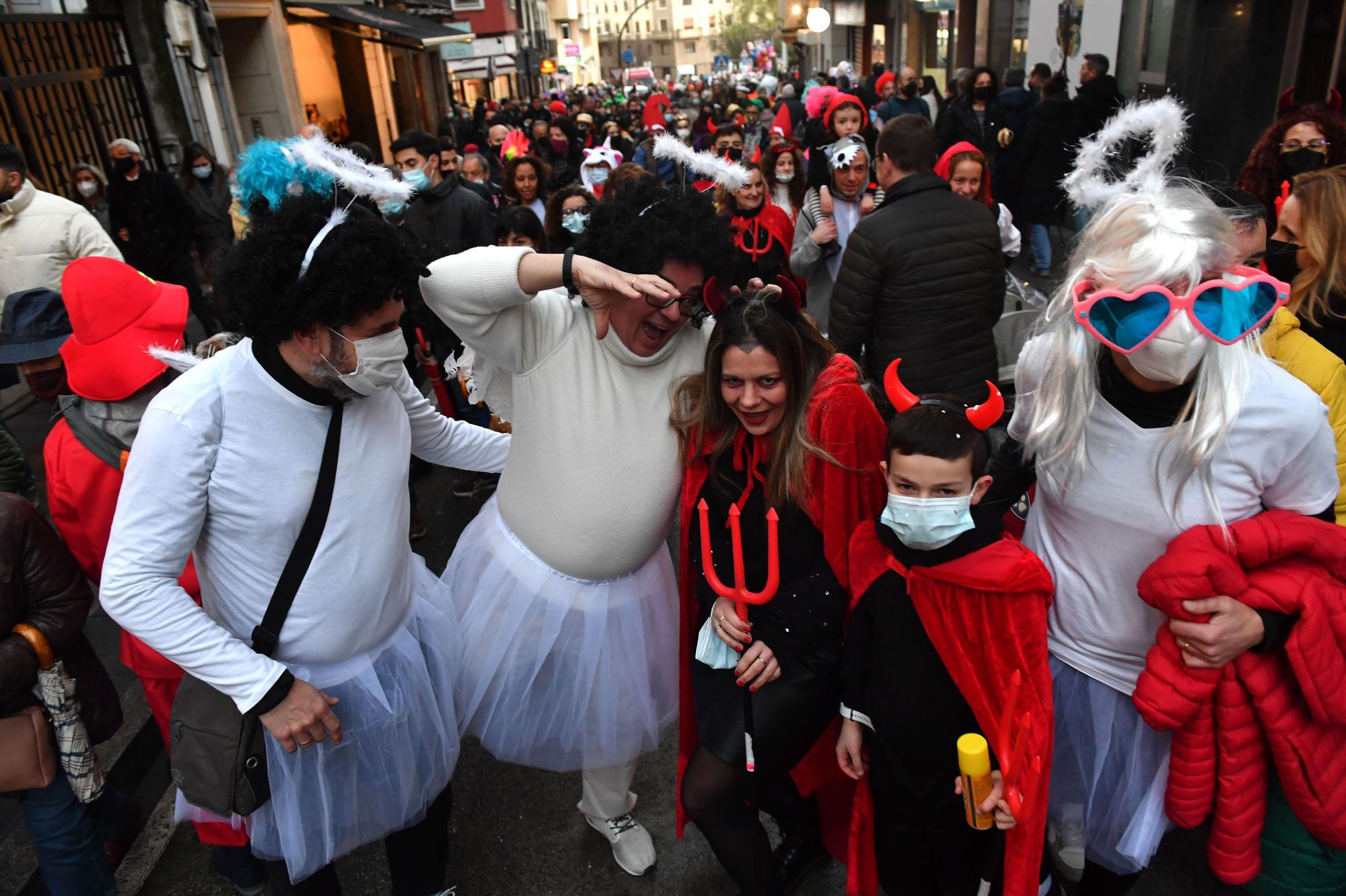 Martes de Carnaval: fiesta 'choqueira' en la calle de la Torre