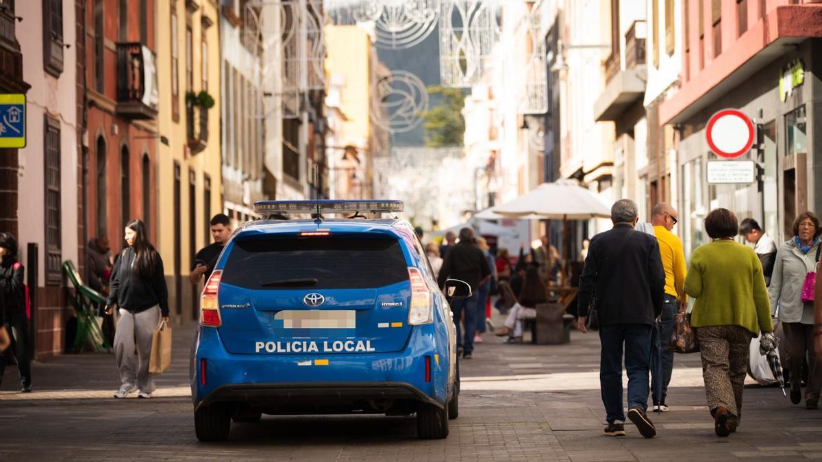 La Policía Local de La Laguna refuerza la seguridad en diferentes zonas comerciales del municipio