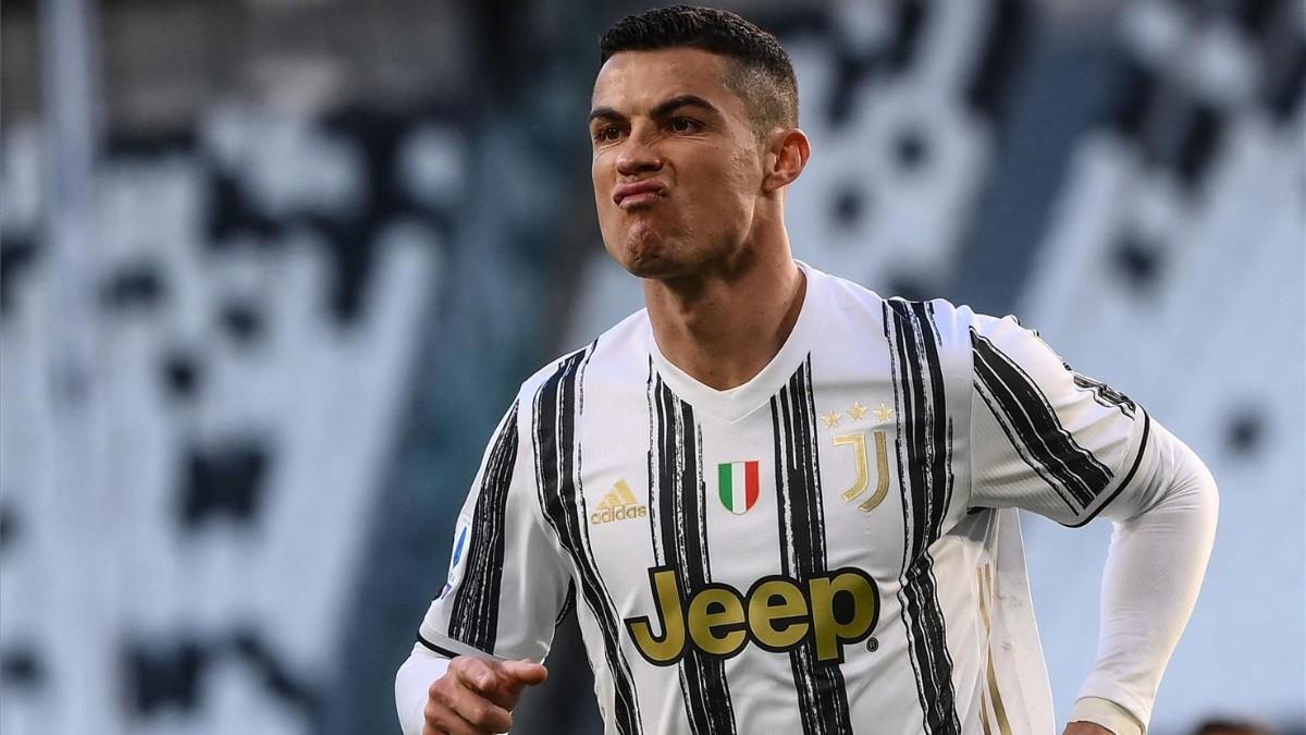 Cristiano Ronaldo tira la camiseta de la Juventus al suelo, y