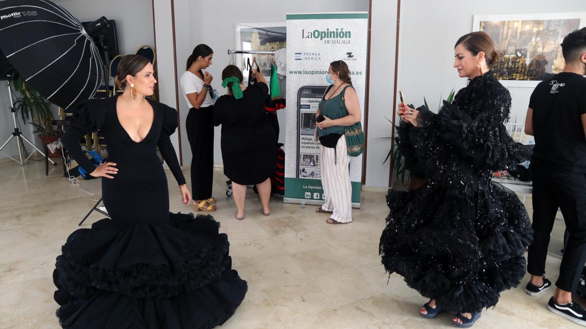 Preparativos de la exposición 'Héroes con volantes' de moda flamenca de Málaga de Moda