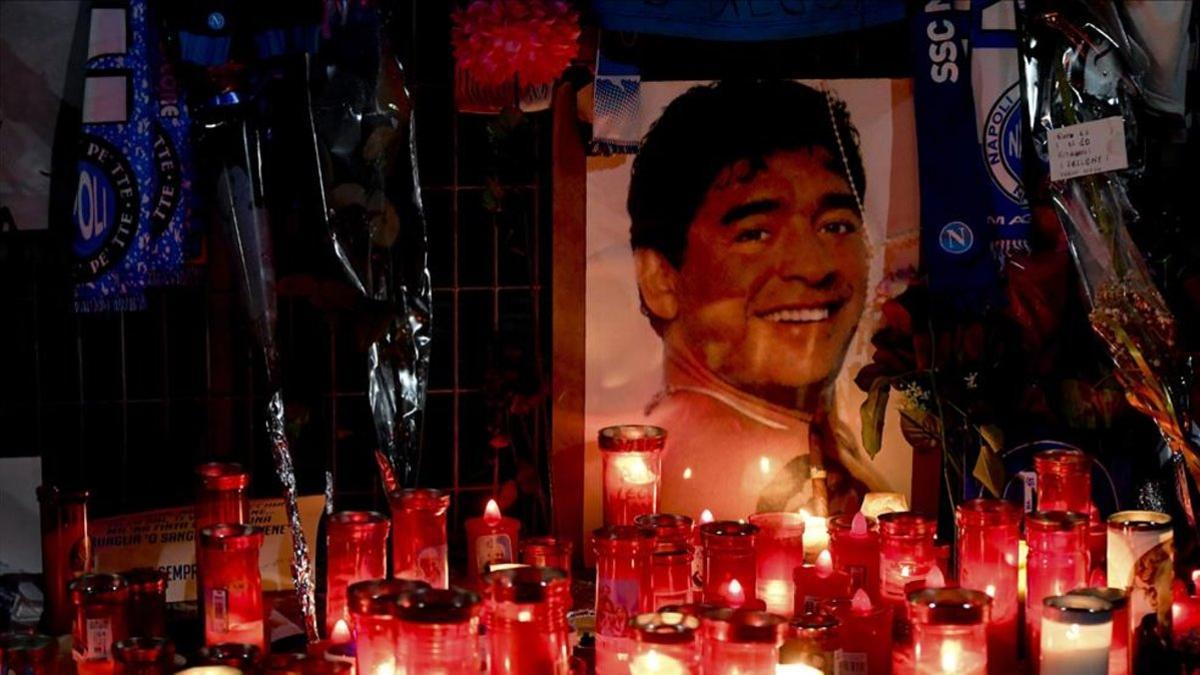 Maradona, homenajeado en el estadio San Paolo