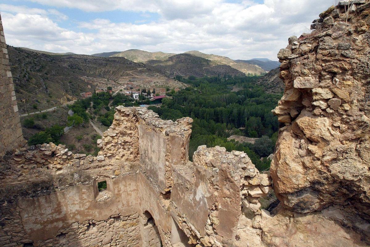 Restos del castillo desde donde se controla el valle.