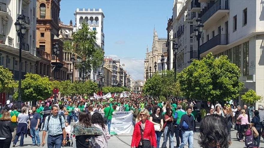 Los docentes interinos meditan la huelga total