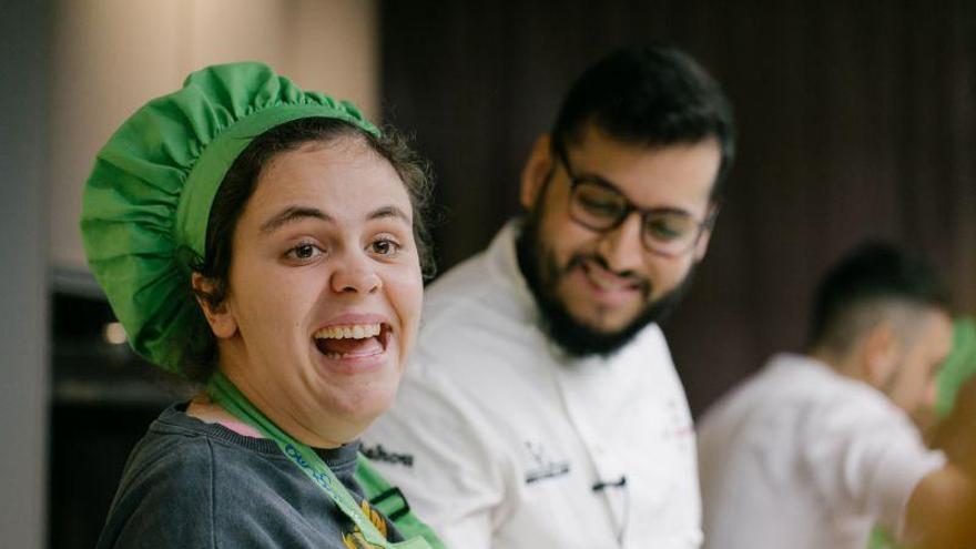 Ocho alumnos de Atades y ocho cocineros revolucionarán el Mercado Central