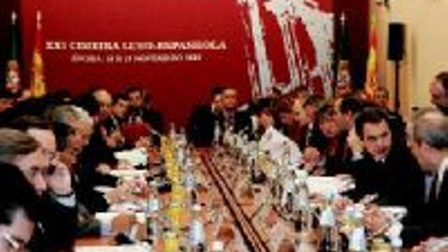 España ratifica el AVE Madrid-Badajoz en el 2010 pese al retraso portugués