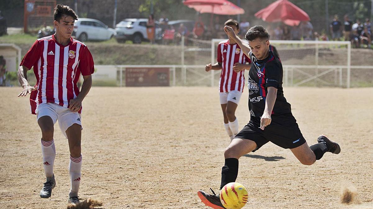 El juvenil B del CE Manresa i la UE Sant Pau van jugar diumenge la final del Torneig Interbarris | ARXIU/MIREIA ARSO