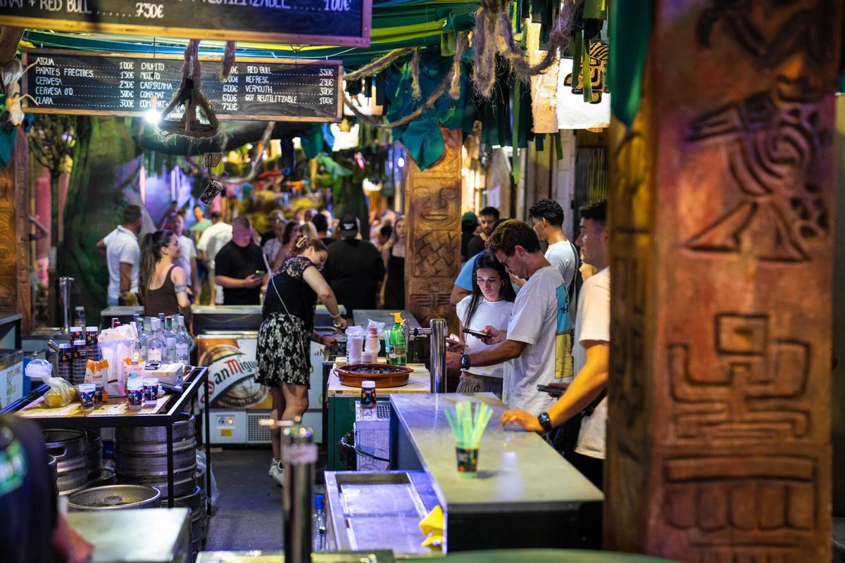 Barra en la calle Verdi en las fiestas de Gràcia 2025