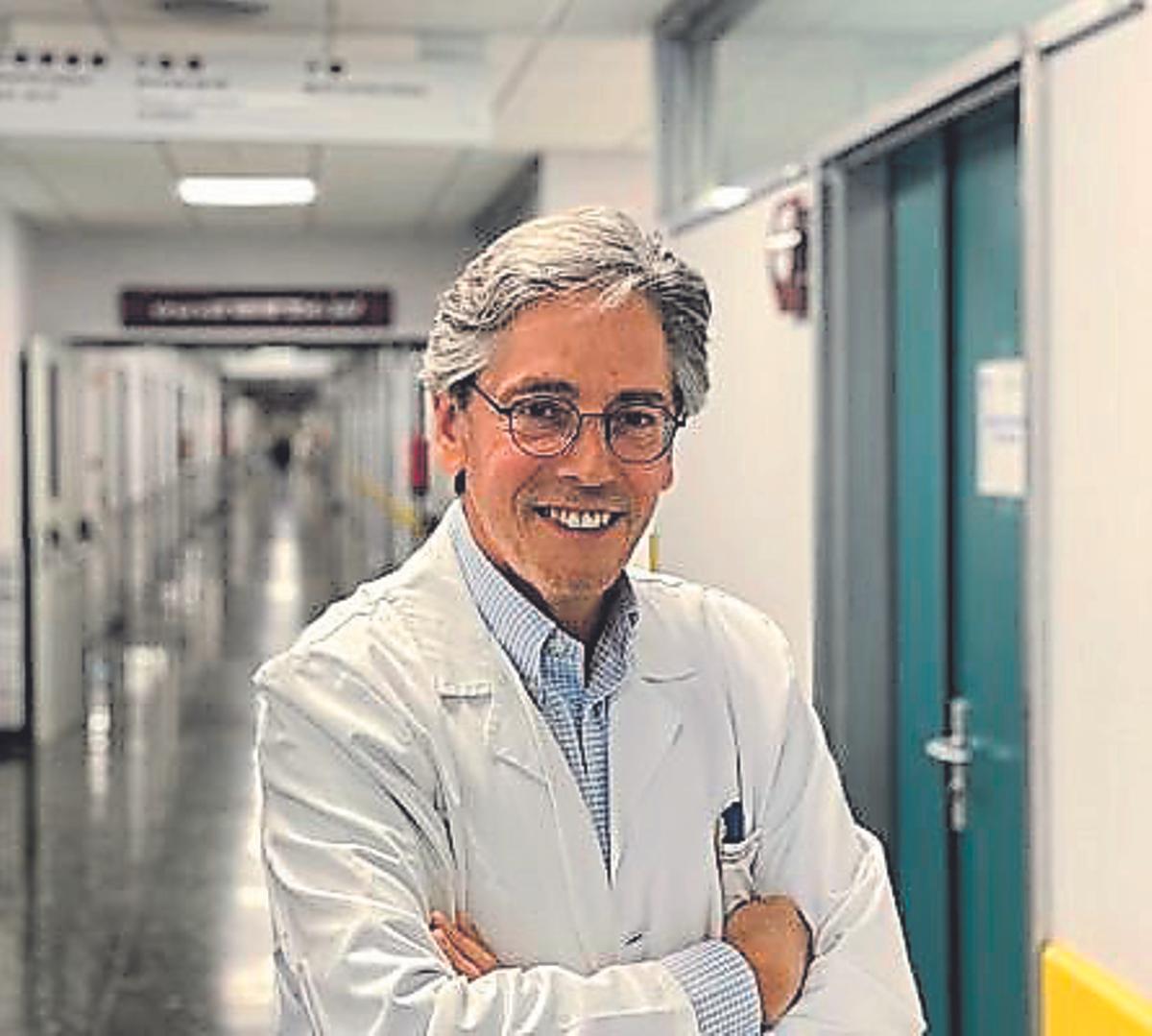 Enrique Domínguez- Muñoz, jefe del Servicio de Aparato Digestivo del CHUS
