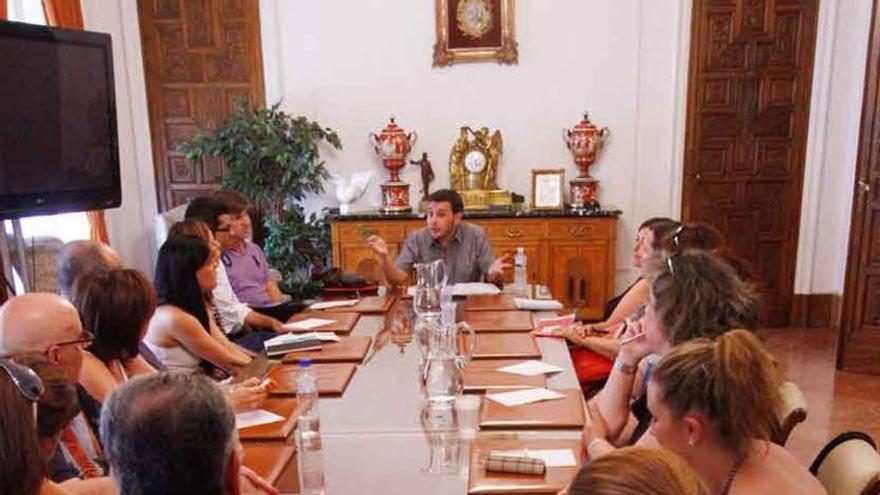 Reunión de los representantes de las academias el año pasado .